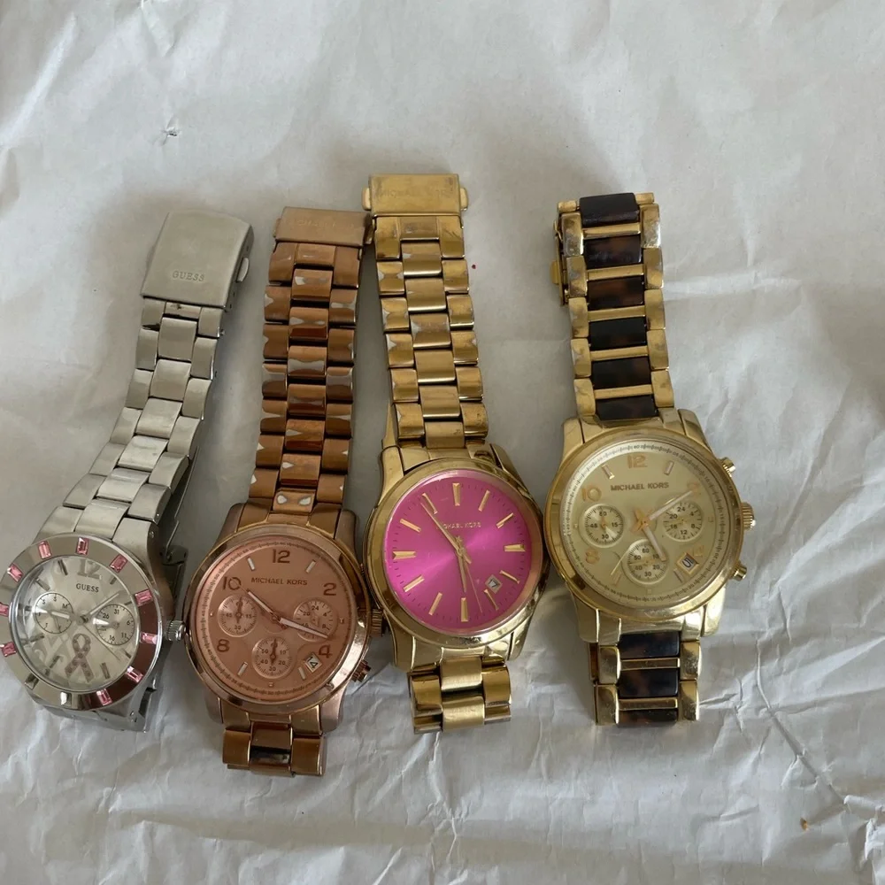 Set‎ of 4 watches